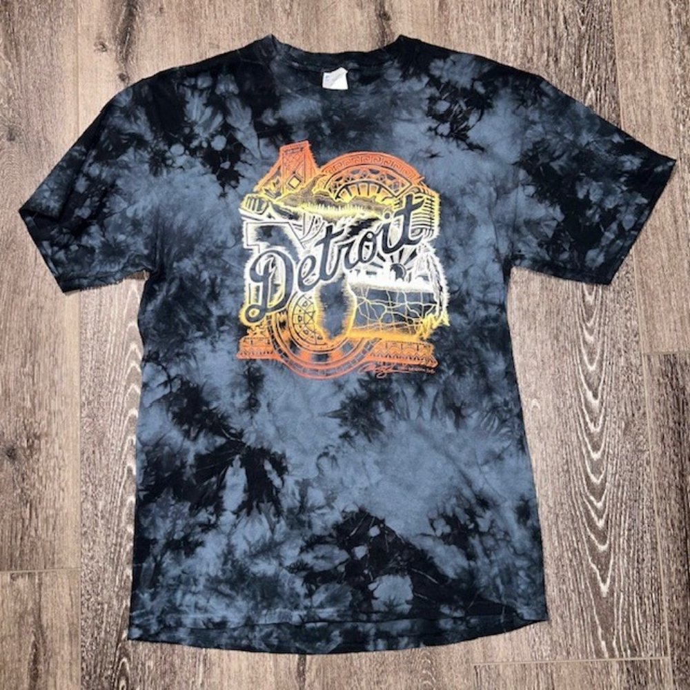 Mens Detroit T-Shirt Tee Size M Medium Black Blue NWOT by Chris Deighan 2021 - Picture 1 of 4